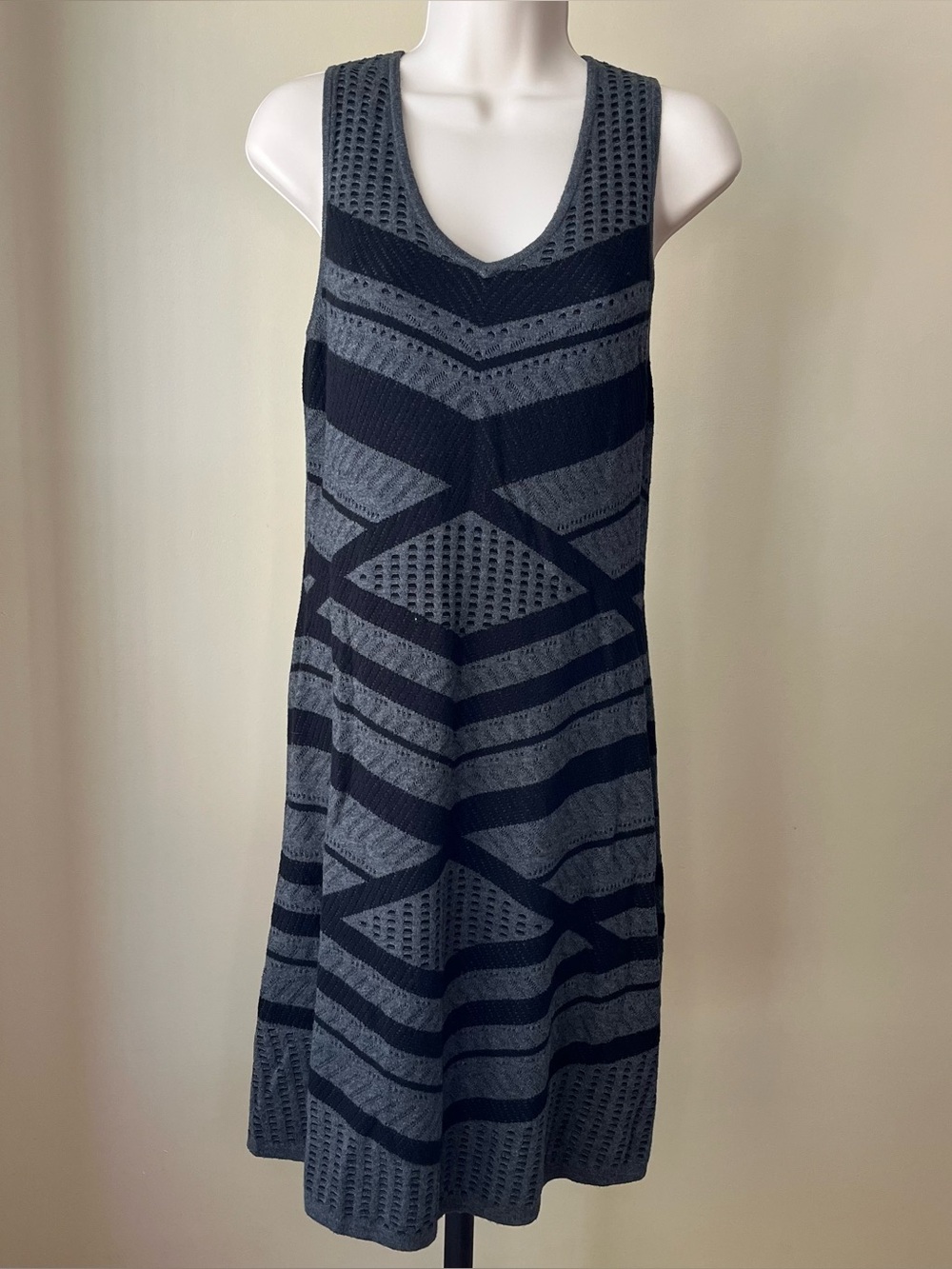 Mossimo Black and Gray Geometric Pattern Knit Dress Size M